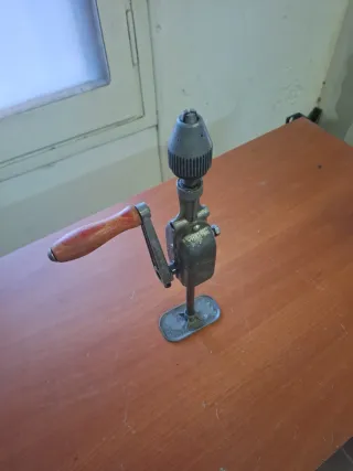 TALADRO MANUAL ANTIGUO