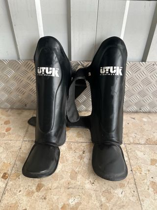 Protecciones Tibiales UTUK Fightwear Negras