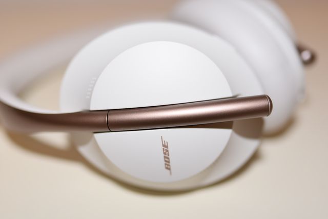 Bose Headphones 700 Limited Edition Oro Bianco
