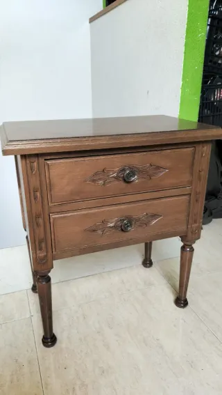 Mesita de noche vintage de madera