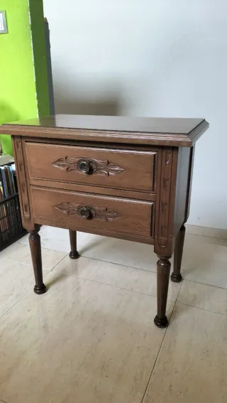 Mesita de noche vintage de madera