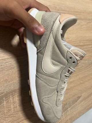 Zapatillas Nike Beige y Rosa