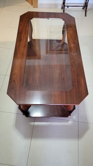 Mesa de centro de madera y cristal