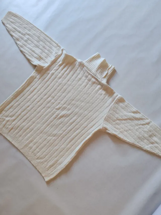 Jersey blanco cuello alto