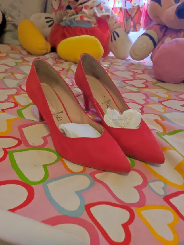 Zapatos de tacón rojos