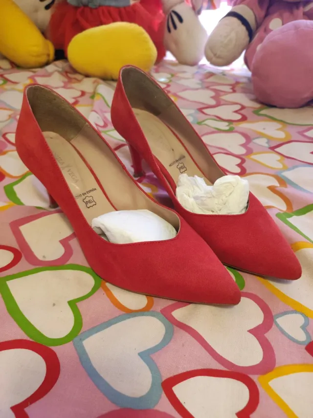 Zapatos de tacón rojos