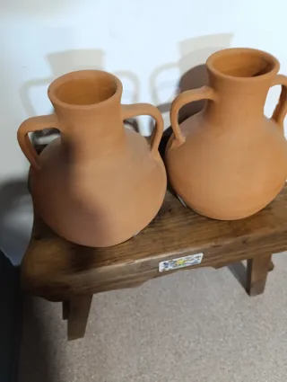 Juego de 2 Vasijas de Terracota con Soporte