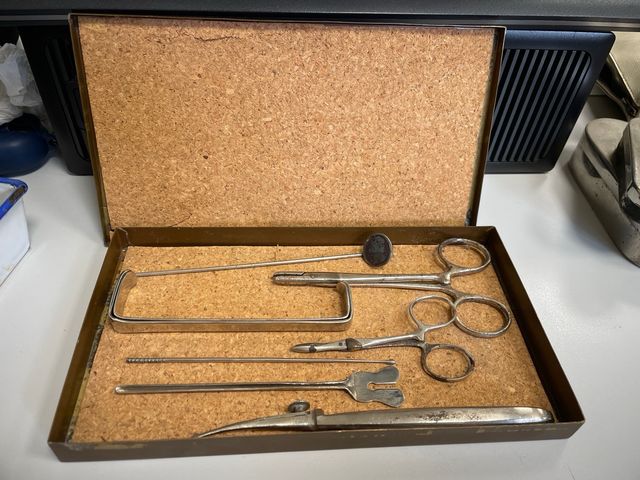 Caja antigua INSTRUMENTAL VARIO Sanitario