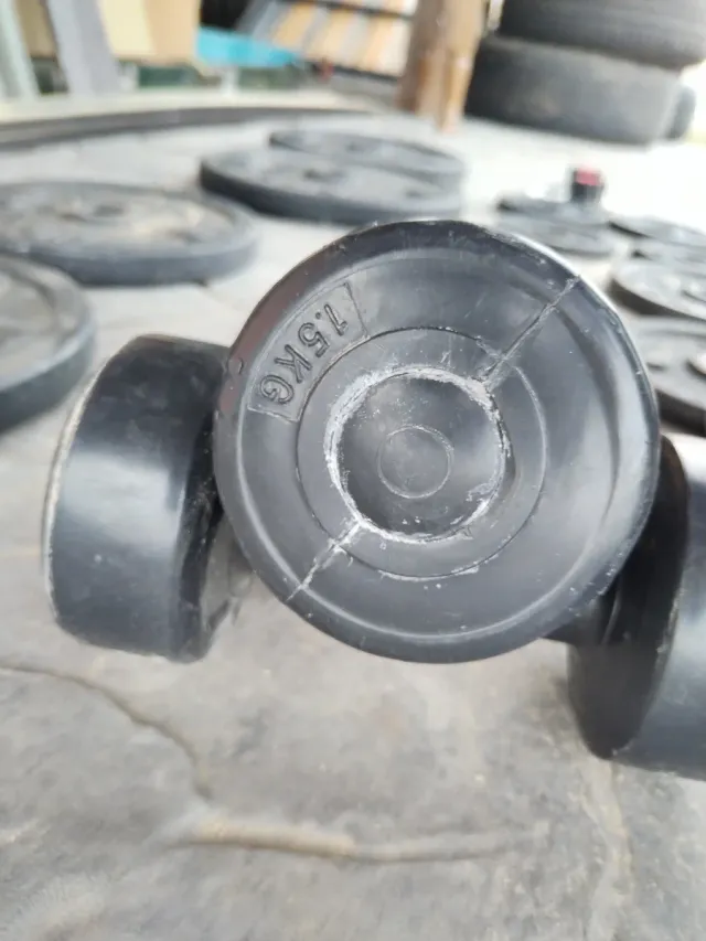 Barras de pesas cromadas de 28mm y discos también.