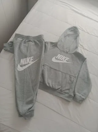 Chándal Nike Gris Talla 6-7 Años
