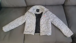 Abrigo acolchado Vans niña estampado