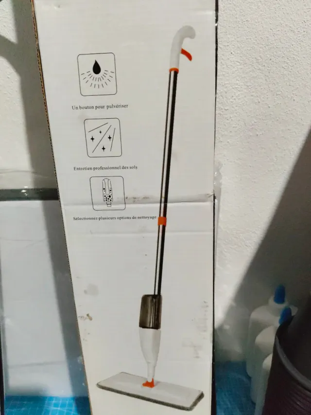 Mopa con pulverizador de agua