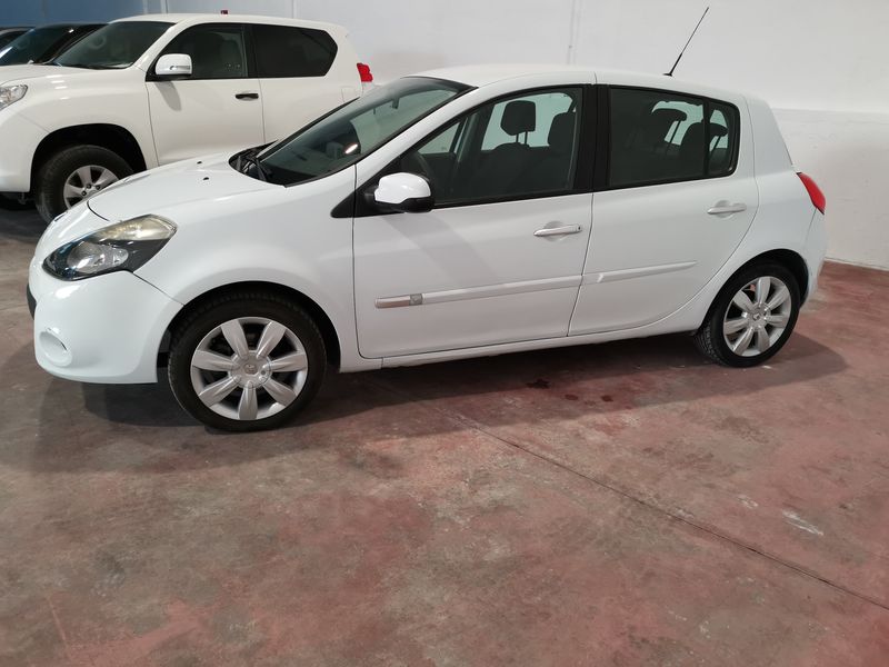 Renault Clio 2009 - foto 1