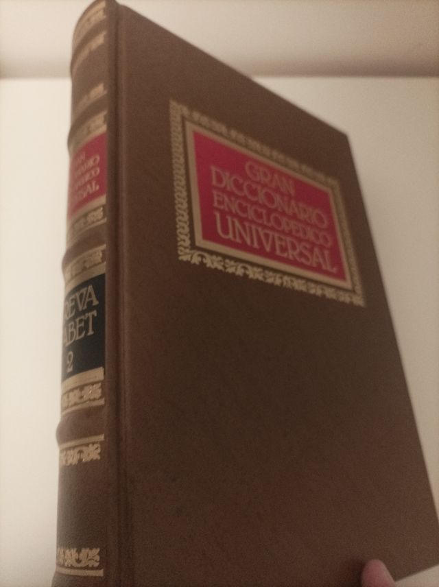 Enciclopedias de diferentes temas. Lote o partes