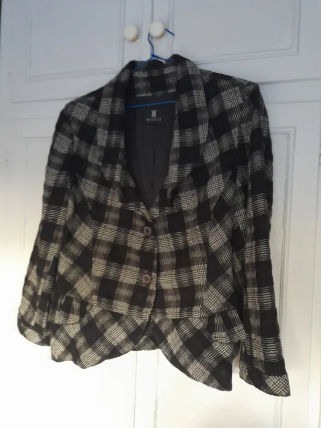 Chaqueta cuadros MATIZ con cortes y tipo volantes