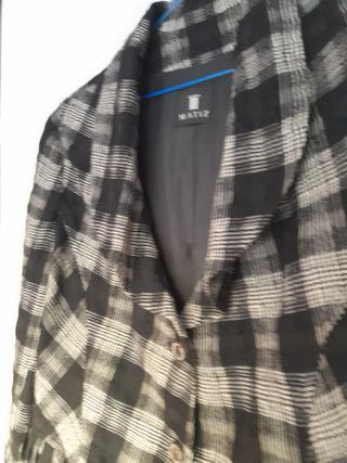 Chaqueta cuadros MATIZ con cortes y tipo volantes