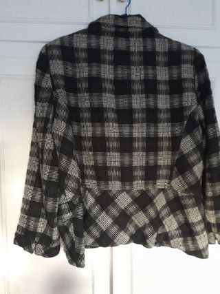 Chaqueta cuadros MATIZ con cortes y tipo volantes