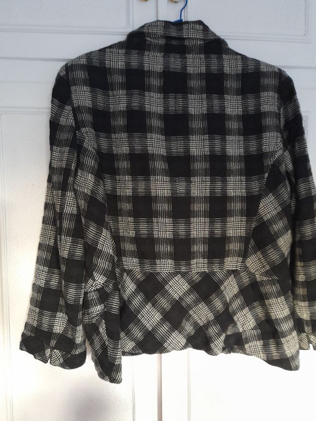 Chaqueta cuadros MATIZ con cortes y tipo volantes