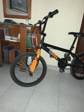 Bicicleta BMX Denver Negra y Naranja