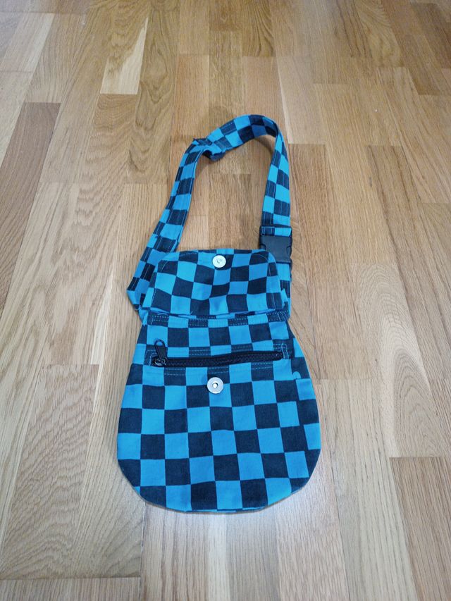 Riñonera de cuadros azul y negro