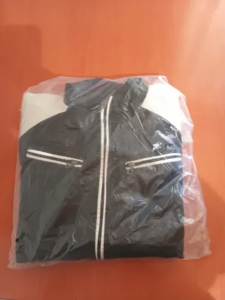 Cazadora polipiel negra y blanca