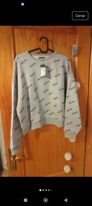 Sudadera gris con estampado BRAVE