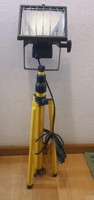 Foco LED trípode amarillo