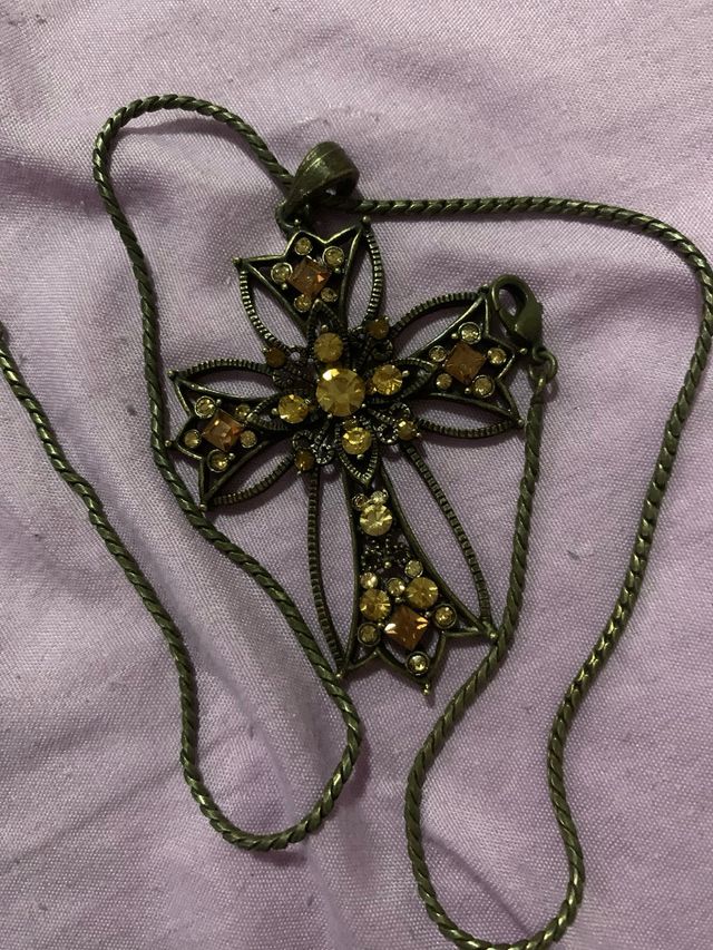 Colgante Cruz con Piedras Doradas y Plateadas