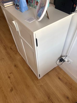 Cómoda de madera blanca greaker