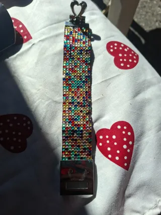 Pulsera de bisutería con cierre de corazón