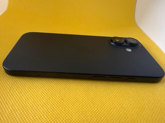 iPhone 16 nero 128 GB