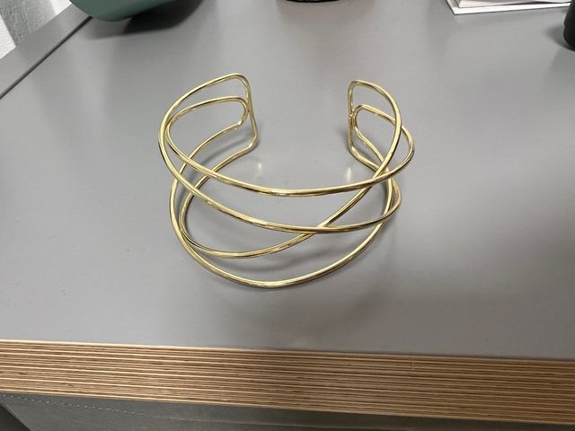 Brazalete dorado abierto S