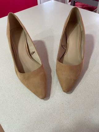 Zapatos beige cómodos