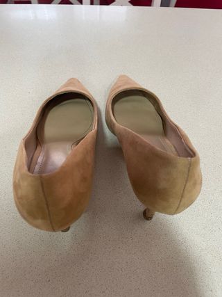 Zapatos beige cómodos