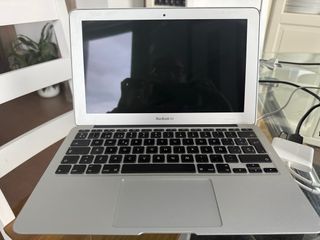 Apple MacBook Air 4,1 Plata
