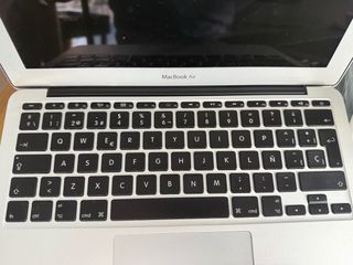 Apple MacBook Air 4,1 Plata