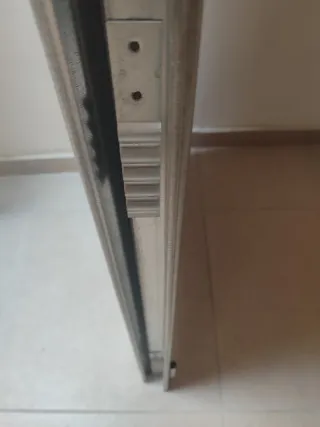 Puerta Metálica con Rejillas Cerradura 145.5x81cm