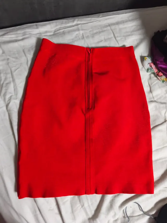 Falda moldeadora roja