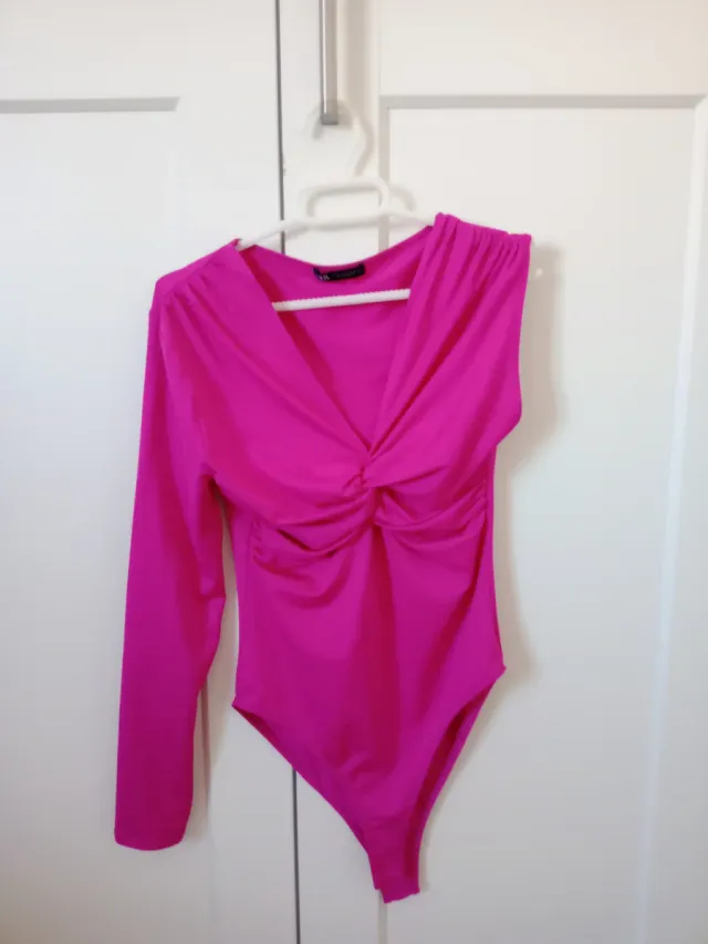 Body Zara Asimétrico Rosa y Negro