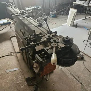 Curvadora de tubos industrial