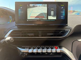 Peugeot 3008 Hybrid 225 e-EAT8 Allure