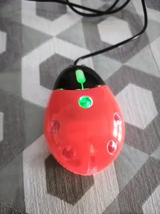 Ratón con cable y diferentes luces LED