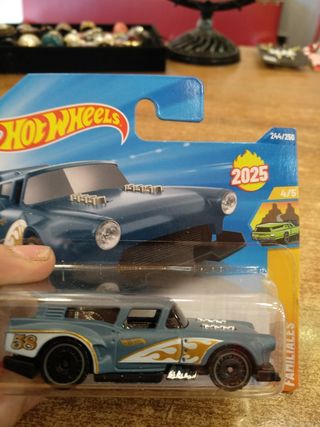 10 auto Hot Wheels