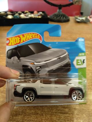 10 auto Hot Wheels