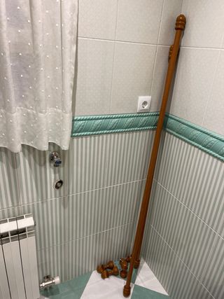 2 Barras de cortina de madera oscura