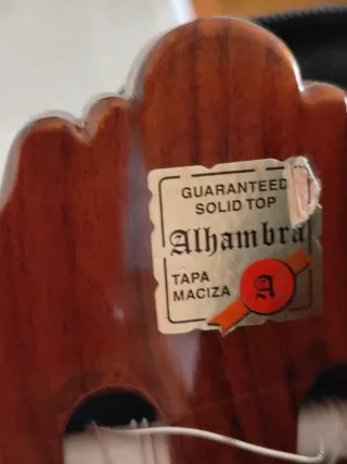 Guitarra Clásica Alhambra 4P funda pie set cuerdas