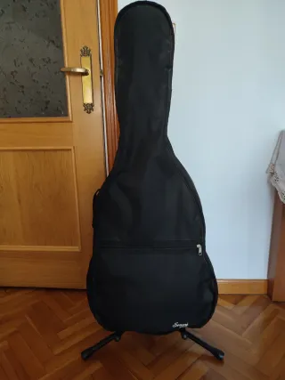 Guitarra Clásica Alhambra 4P funda pie set cuerdas