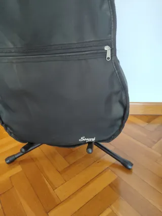 Guitarra Clásica Alhambra 4P funda pie set cuerdas