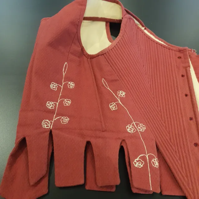 Coteta Valenciana S. XVIII con bordado en cadeneta