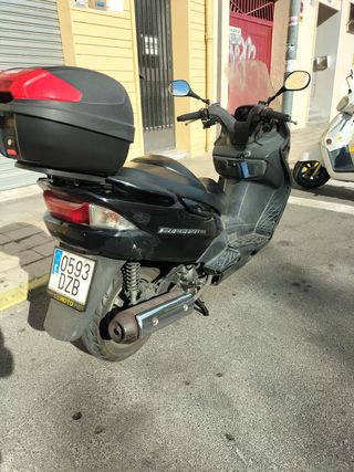 Suzuki Burgman 125 Negra